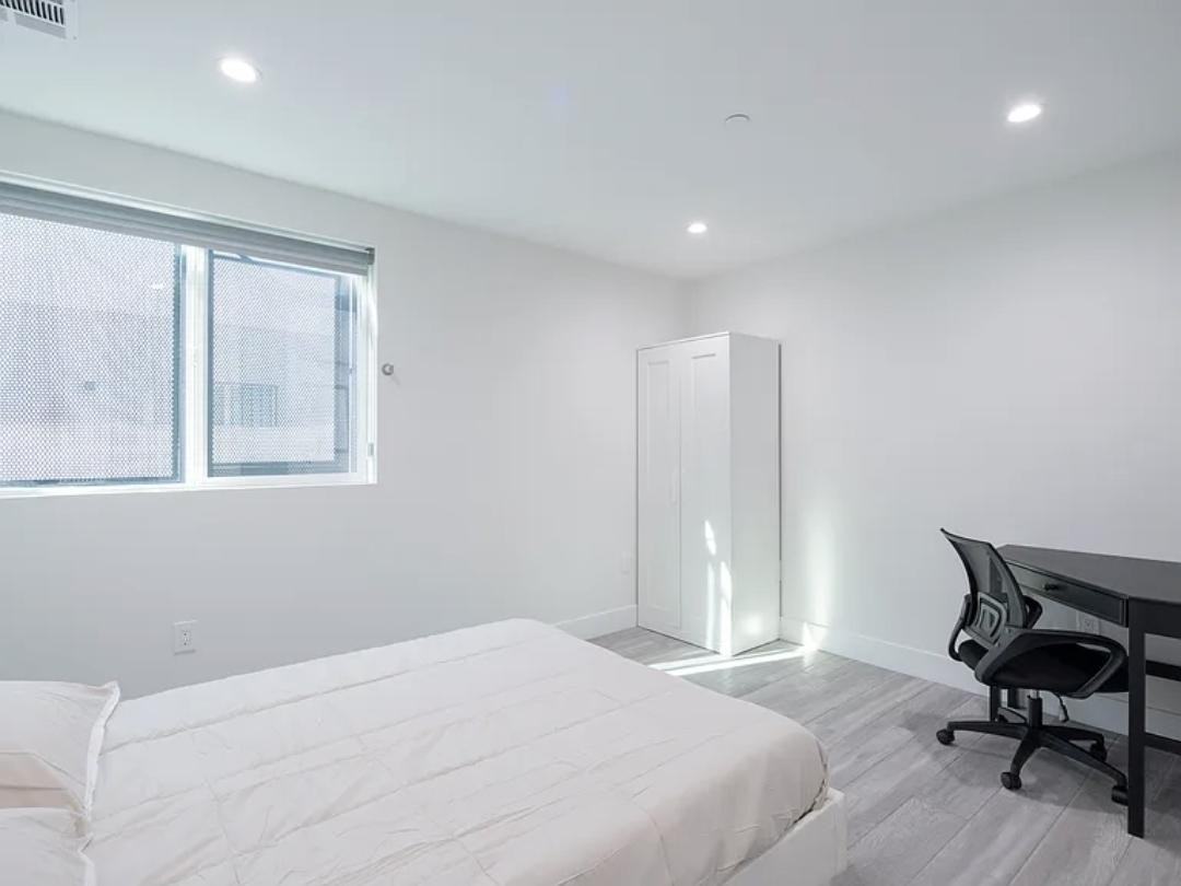 W 35th St - Photo 7 of 18