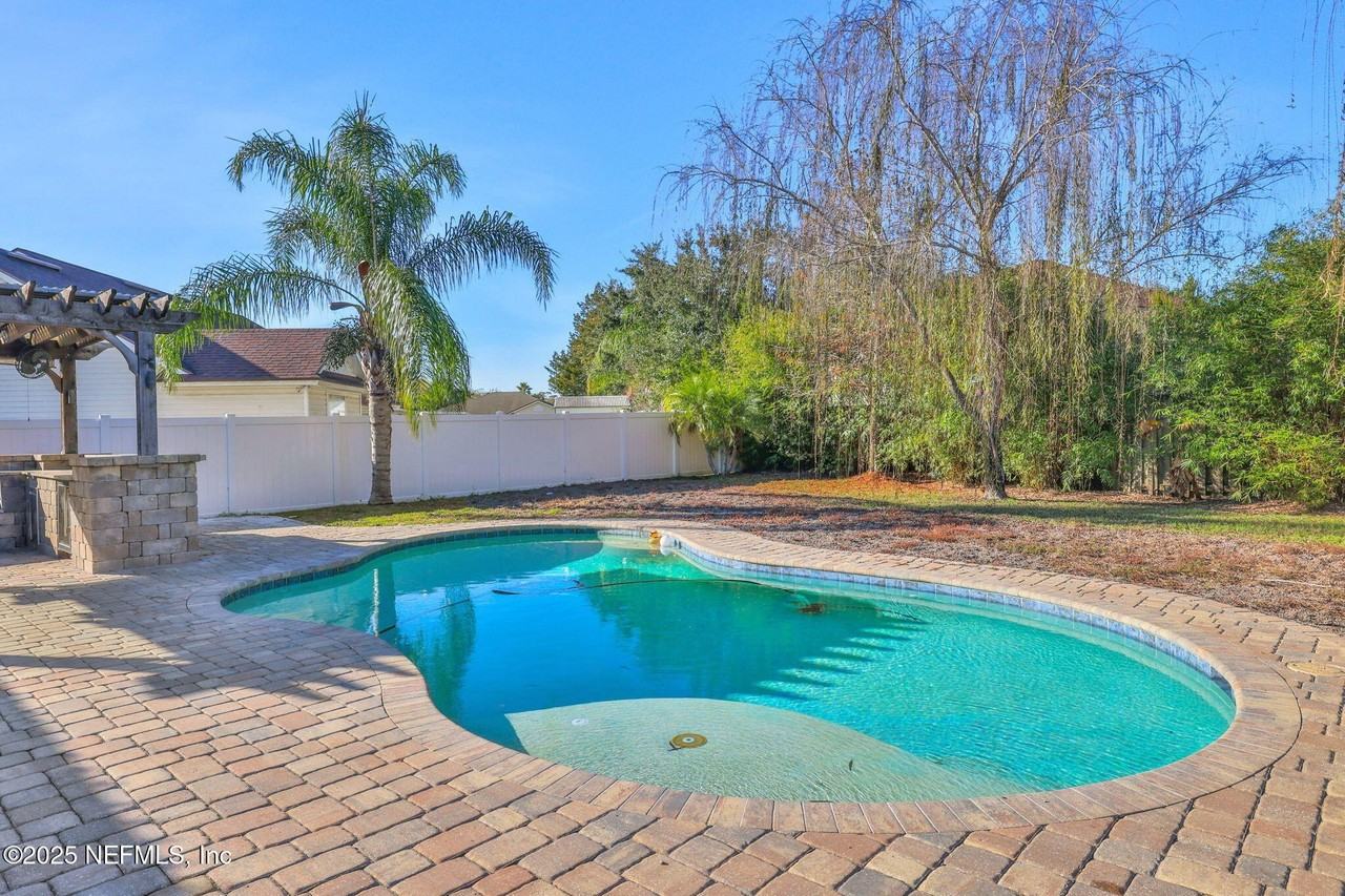 1453 Lindseys Crossing Dr - Photo 5 of 41