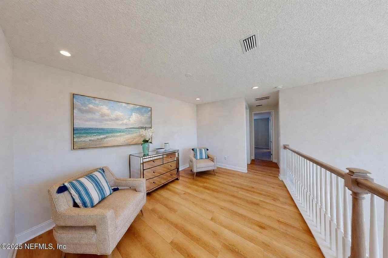 19 Spinney Ln - Photo 3 of 12