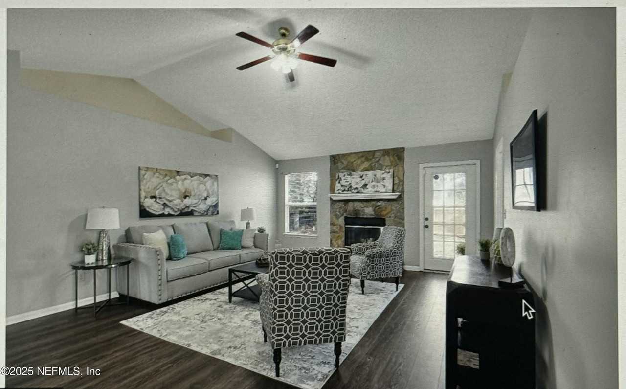 3317 Cancun Dr E - Photo 4 of 11