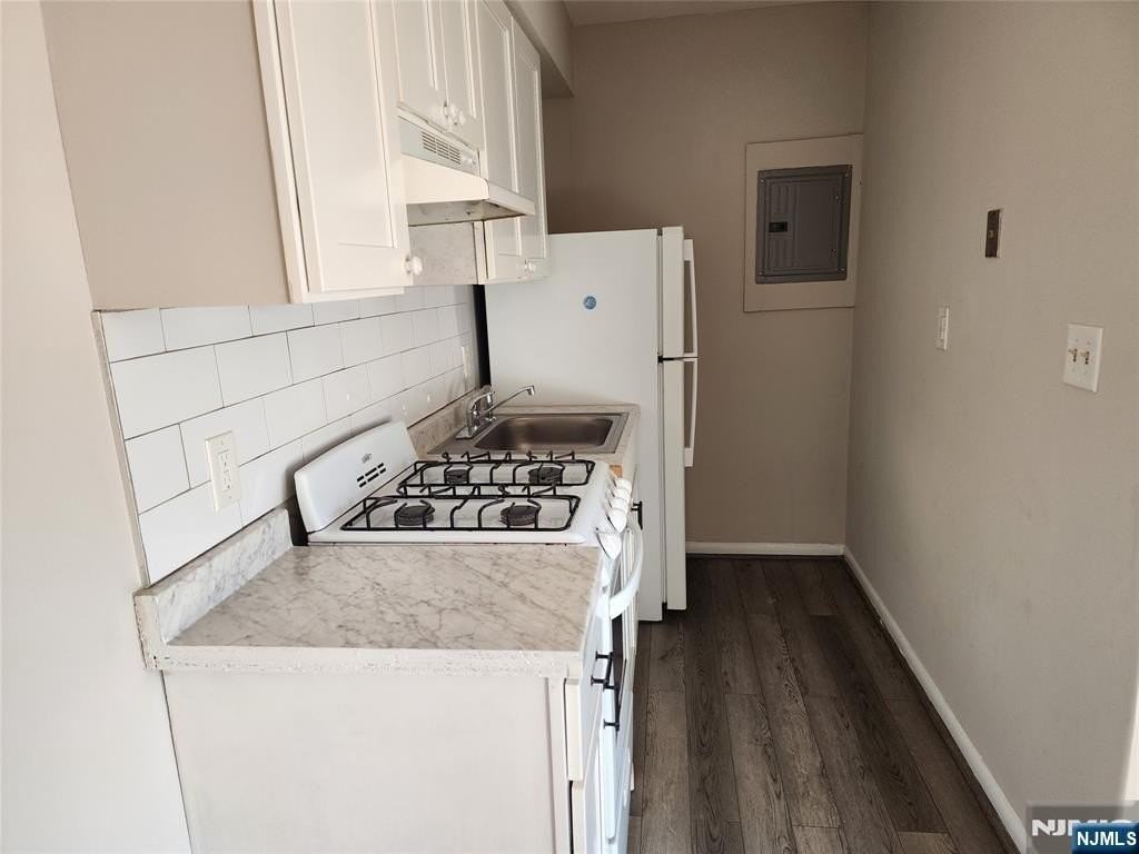 61 E Main St ## 65 - Photo 4 of 9