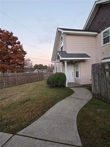 1016 Greenpoint Dr - Photo 2 of 16