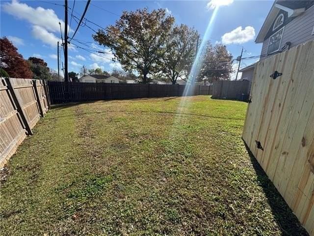 1016 Greenpoint Dr - Photo 4 of 16