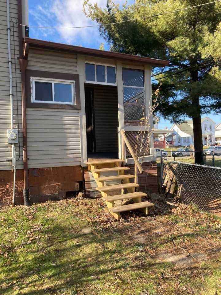 736 S Seneca Ave - Photo 3 of 22