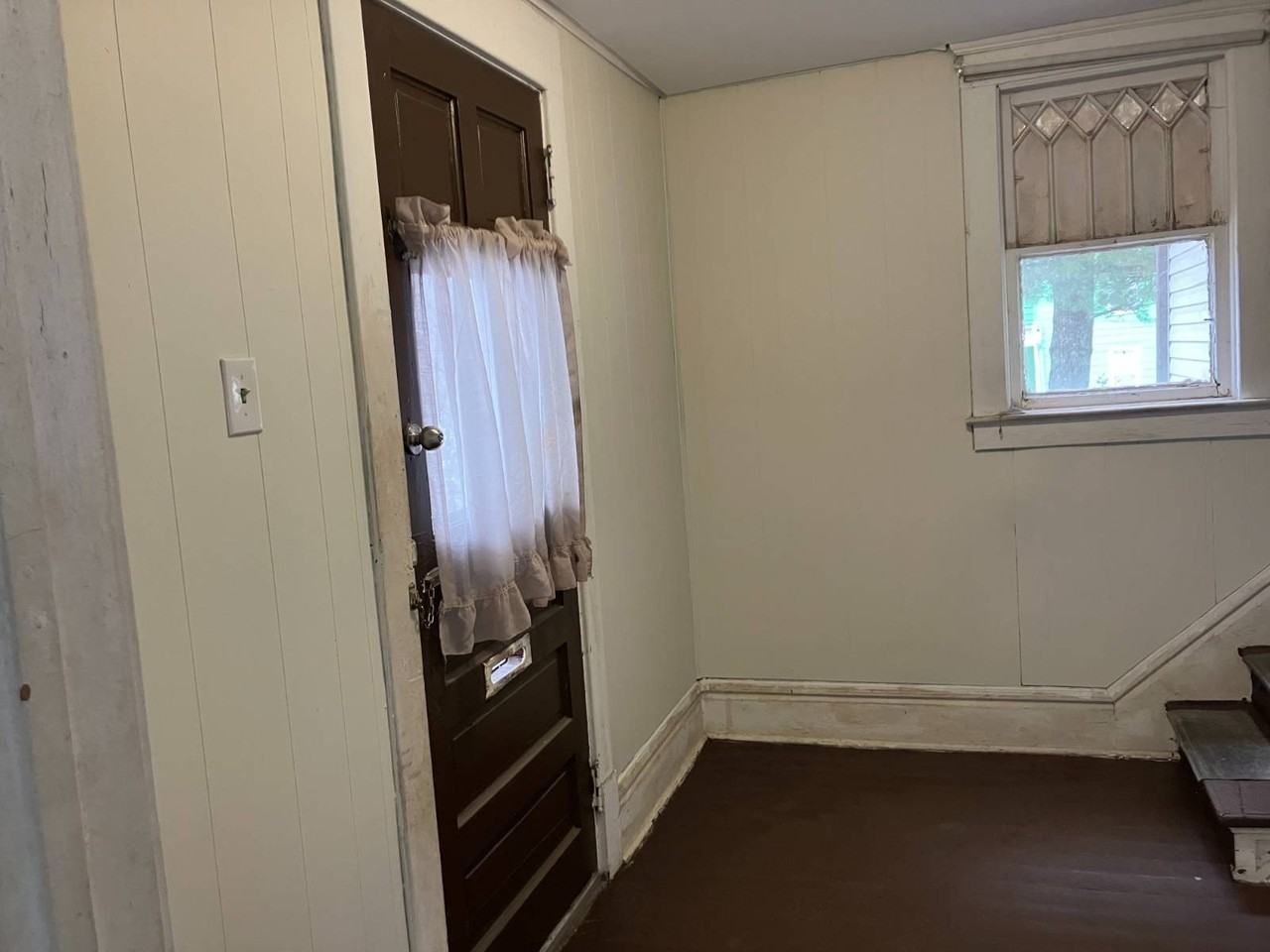 736 S Seneca Ave - Photo 4 of 22