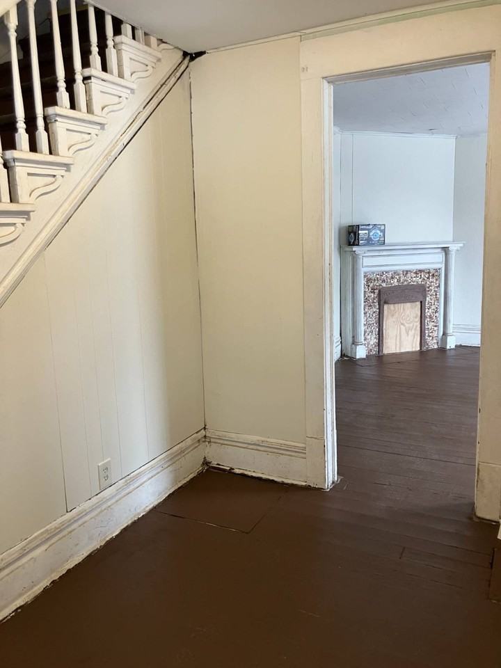 736 S Seneca Ave - Photo 5 of 22