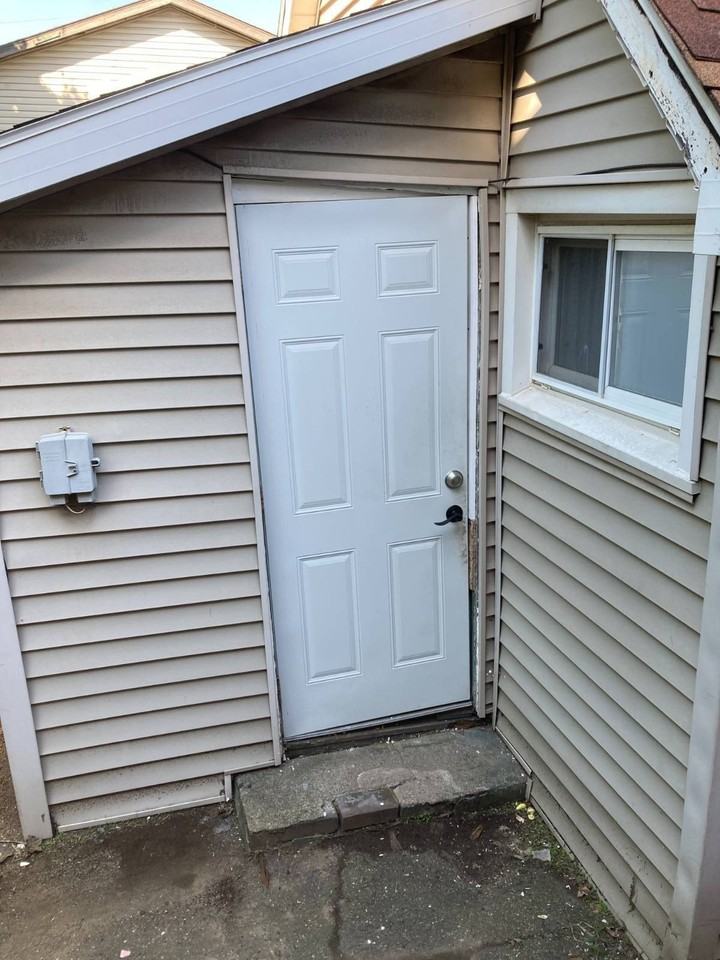 1625 Navarre Rd Sw - Photo 2 of 16