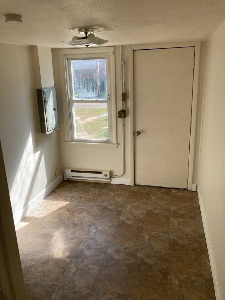 1625 Navarre Rd Sw - Photo 5 of 16