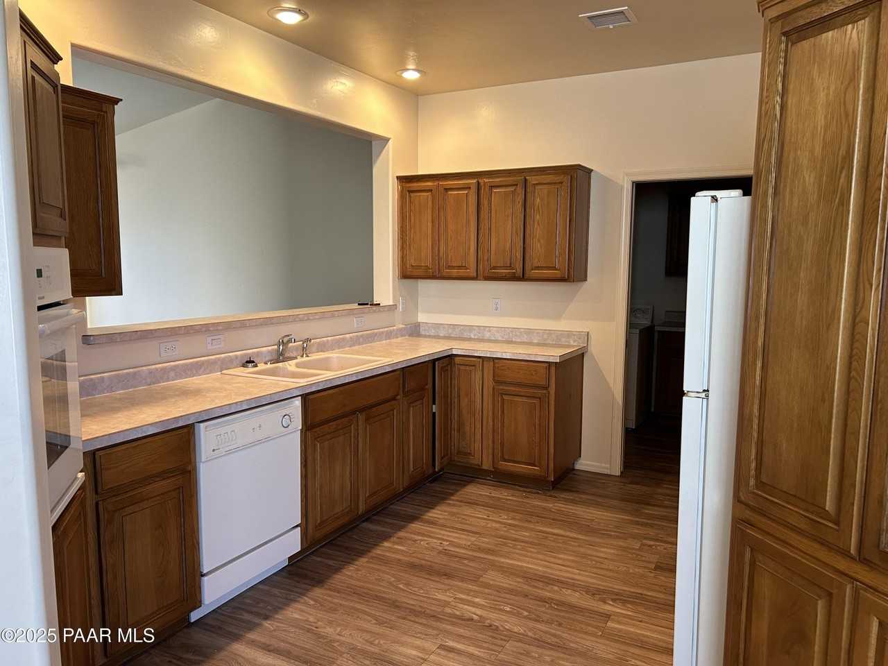 2361 Sequoia Dr - Photo 3 of 8