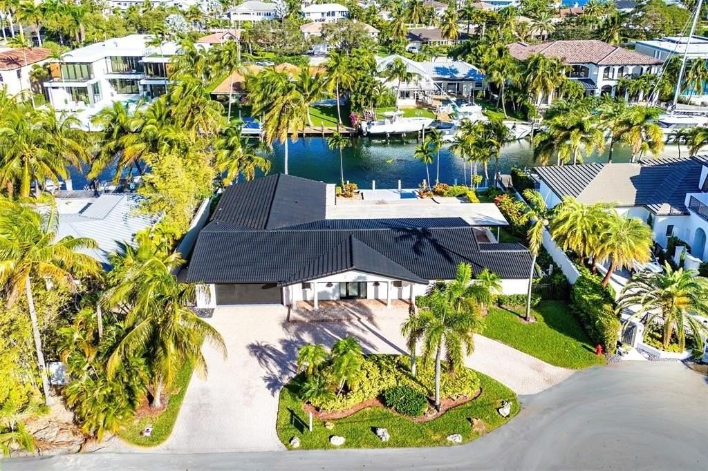 2443 Ne 26th St - Photo 2 of 50