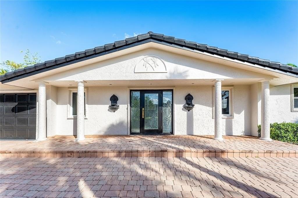 2443 Ne 26th St - Photo 7 of 50