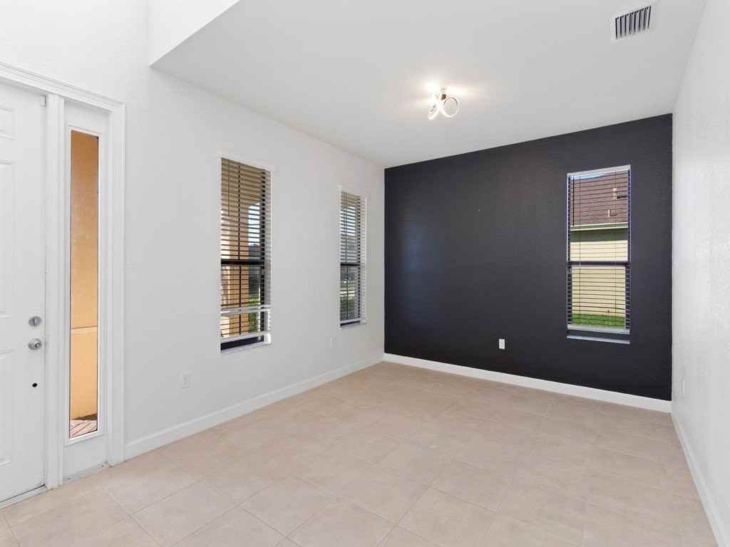 10120 Verona Mnr - Photo 5 of 36