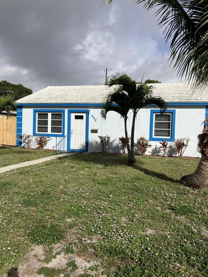 949 30th St - Photo 3 of 26