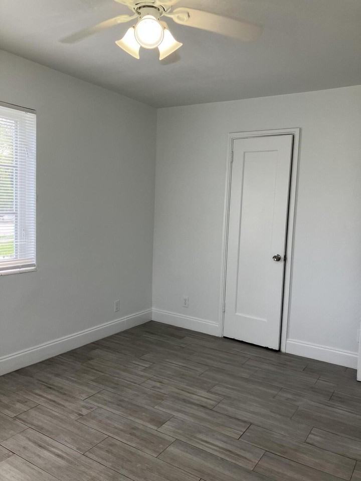 949 30th St - Photo 7 of 26