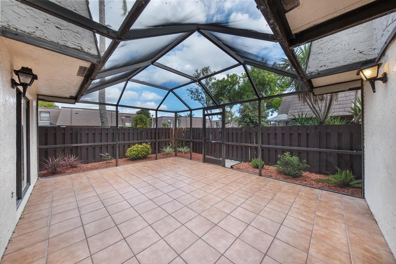 2508 Nw 99th Ave - Photo 2 of 26