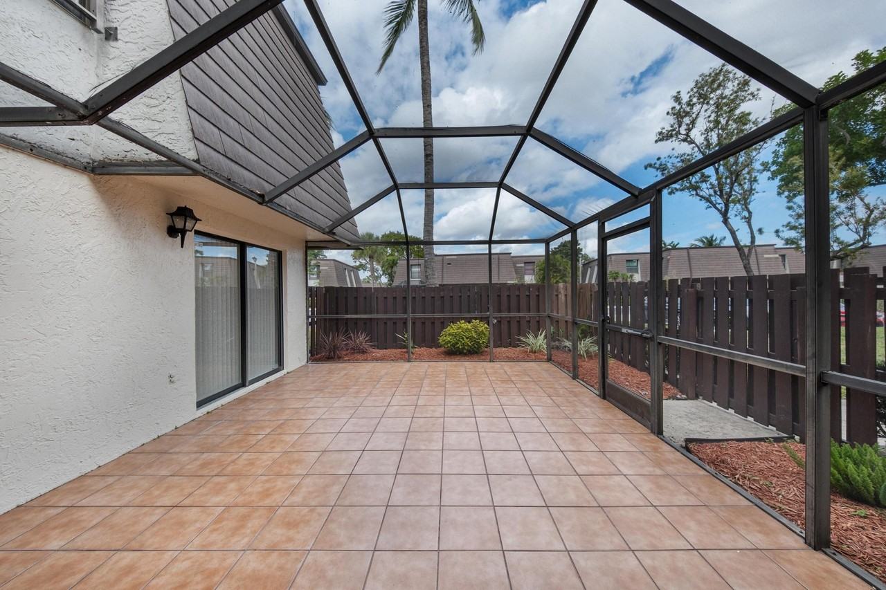 2508 Nw 99th Ave - Photo 3 of 26