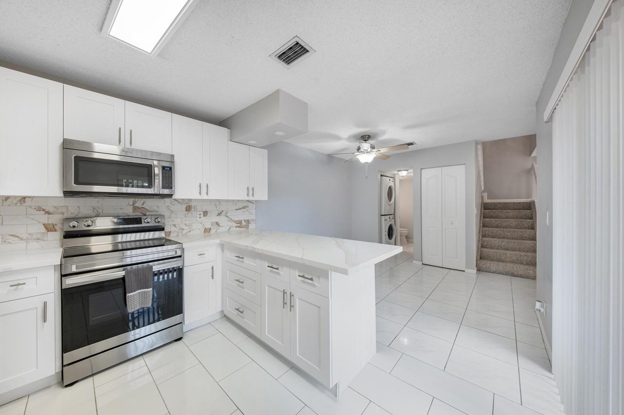 2508 Nw 99th Ave - Photo 6 of 26