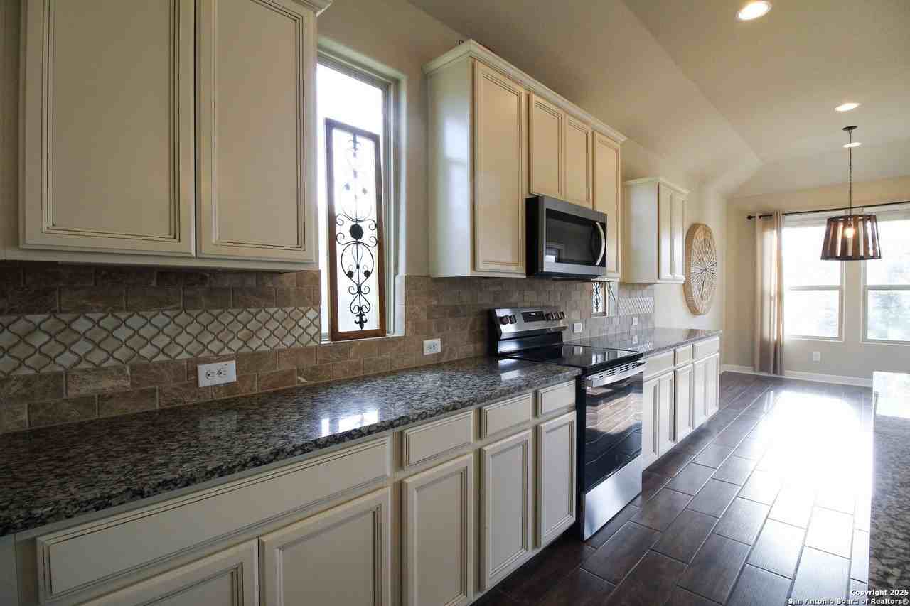 1024 Water Oak - Photo 7 of 29