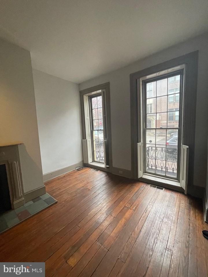 222 Warren Ave Apt 1f #1F - Photo 2 of 15