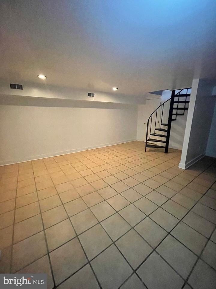 222 Warren Ave Apt 1f #1F - Photo 6 of 15