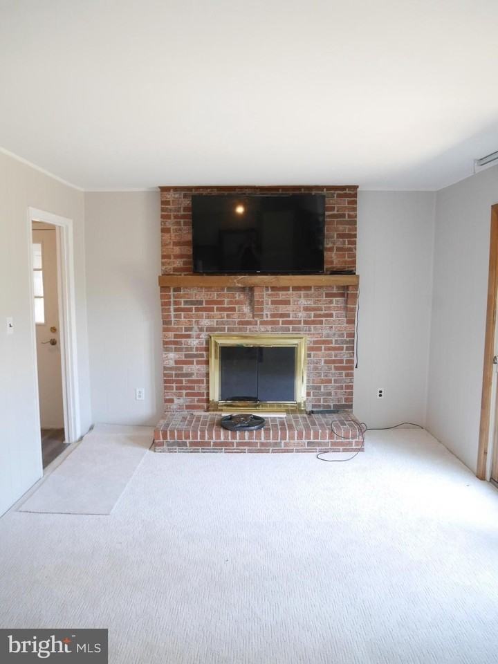 2315 Sandel Ln - Photo 7 of 34