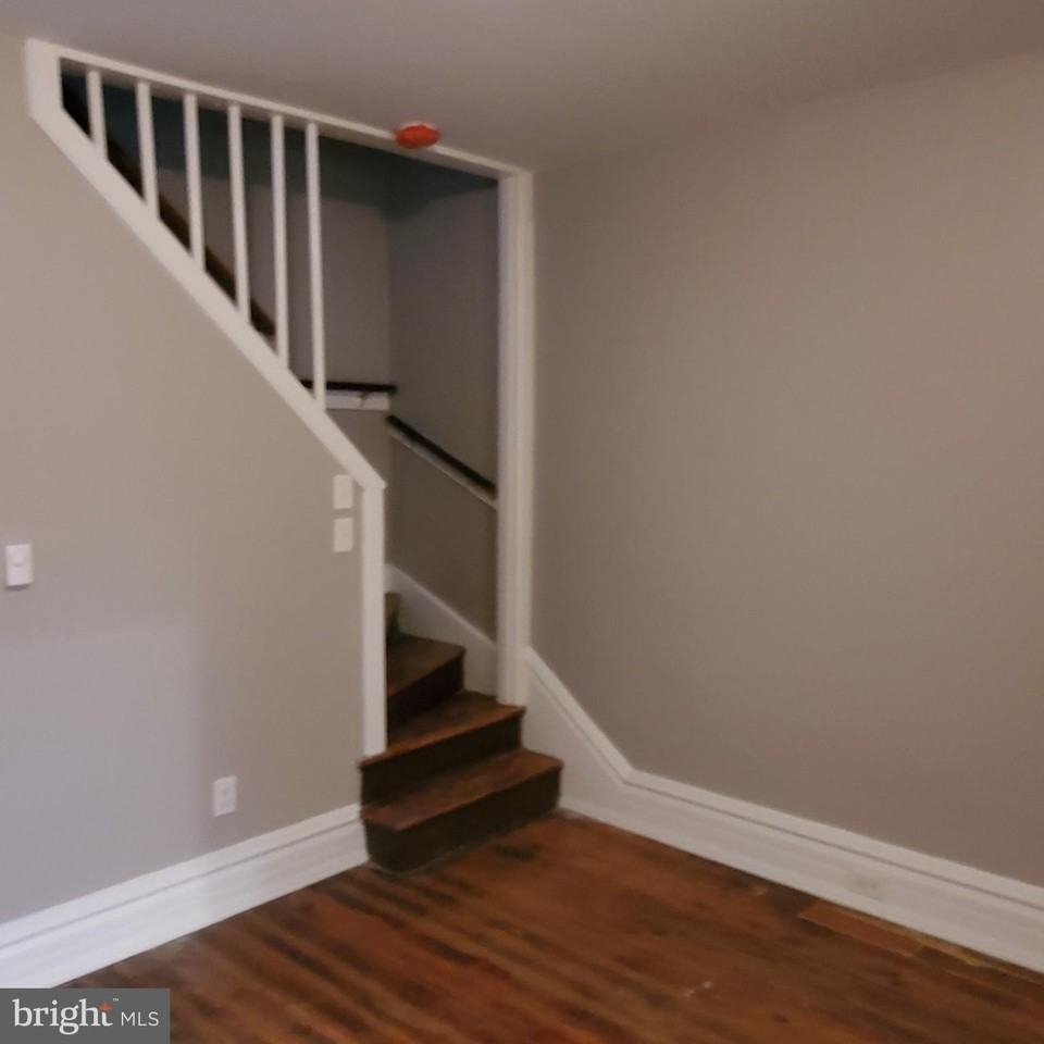 314 S Locust St - Photo 6 of 18