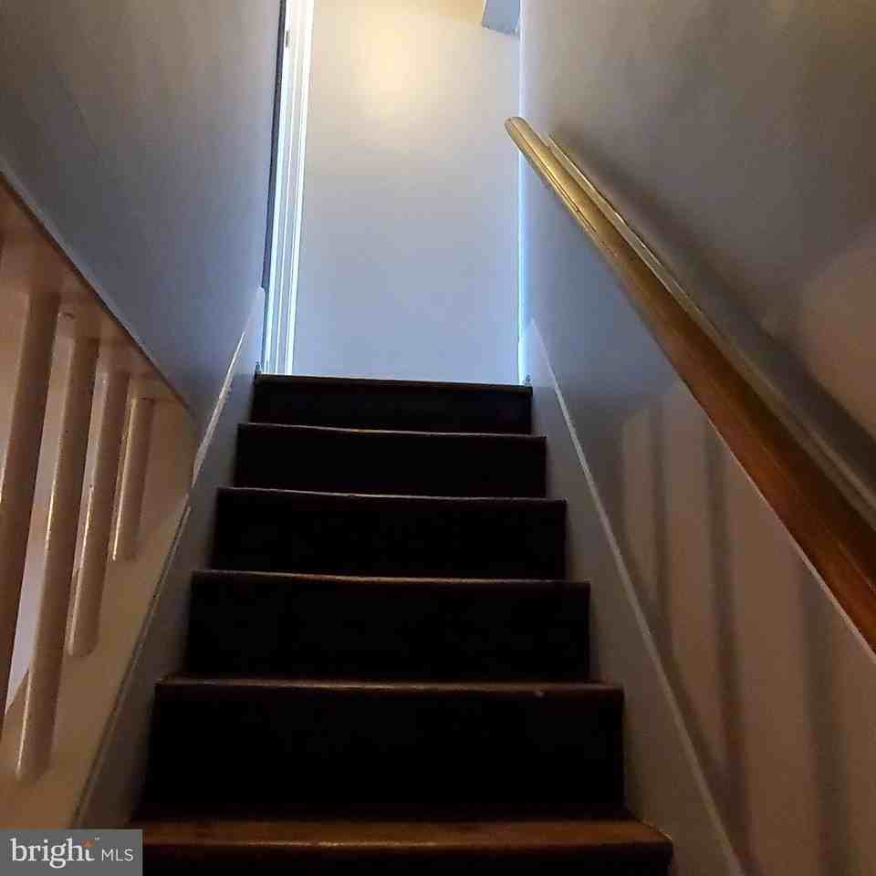 314 S Locust St - Photo 7 of 18