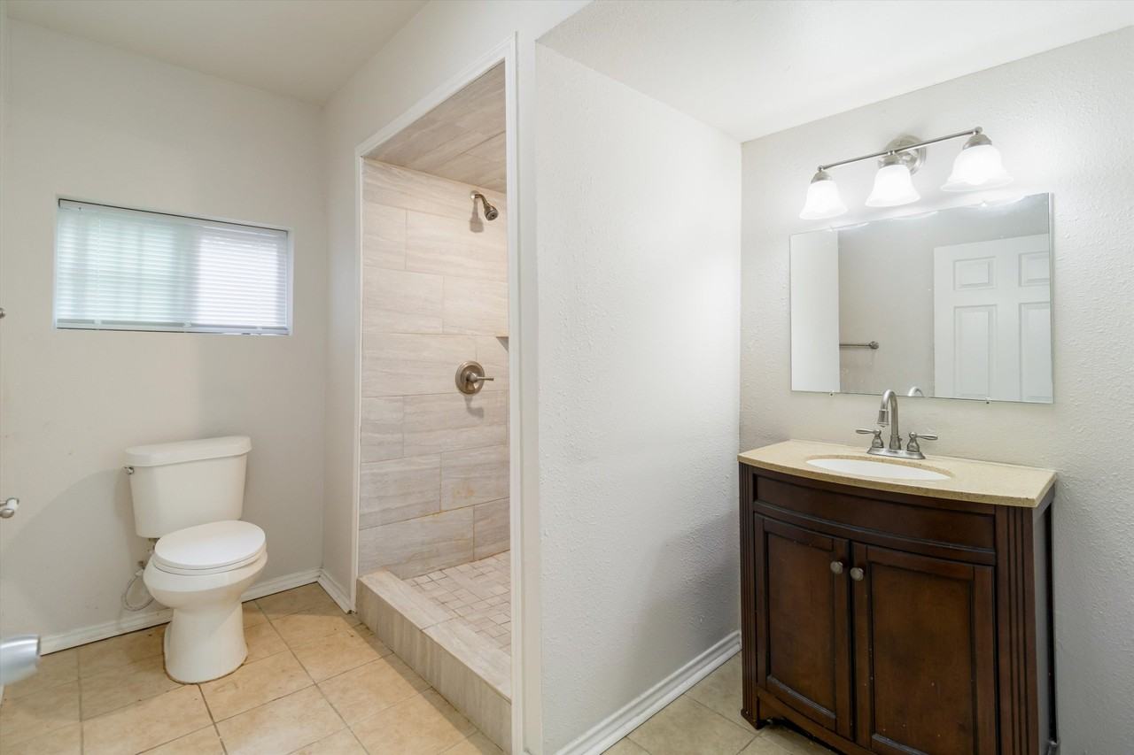 1230 Chalmers Ave #1 - Photo 7 of 10