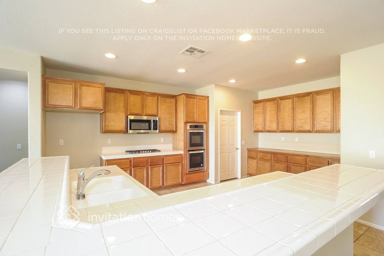 5815 W Avenue J12 - Photo 5 of 17