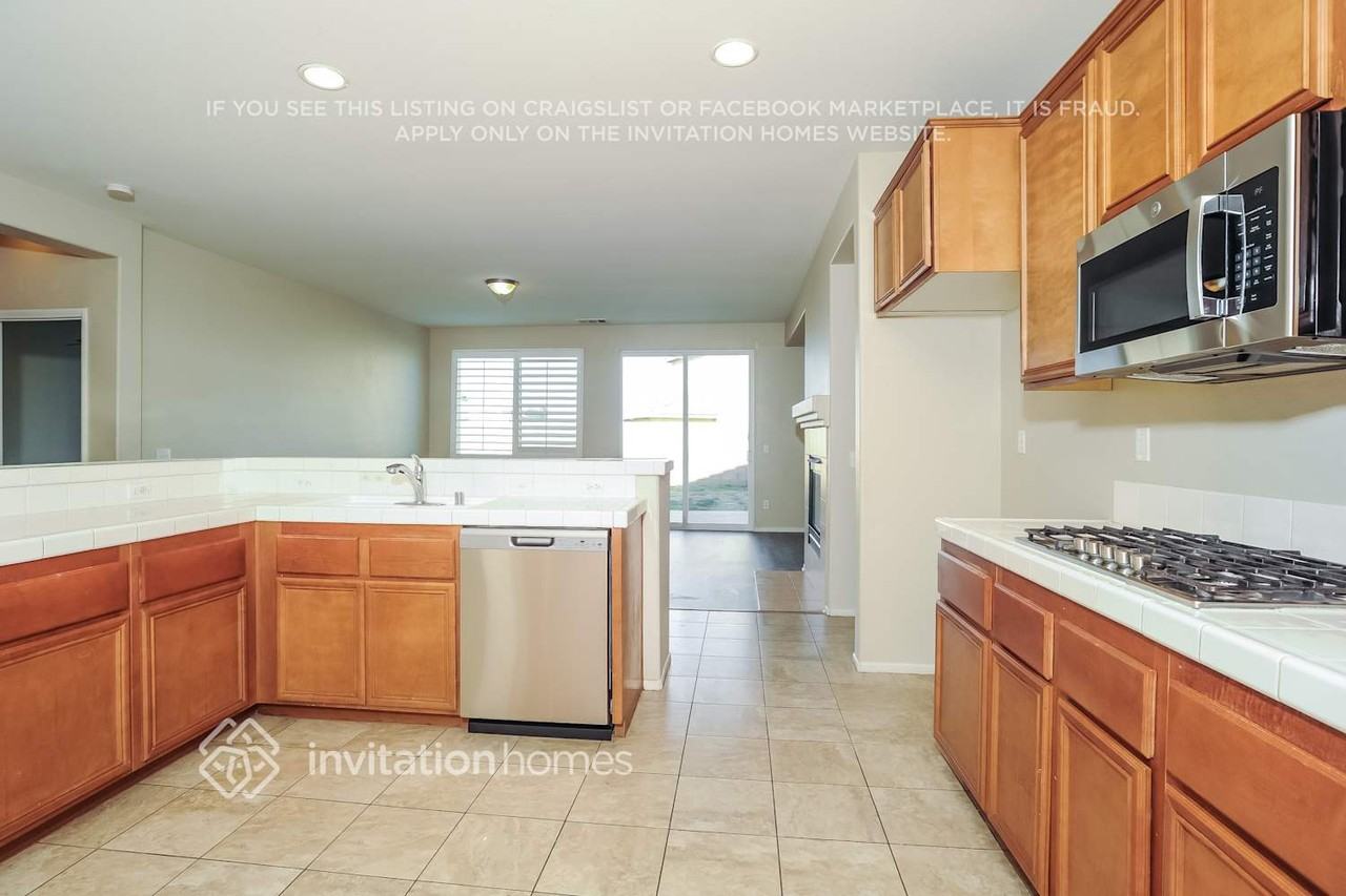 5815 W Avenue J12 - Photo 6 of 17