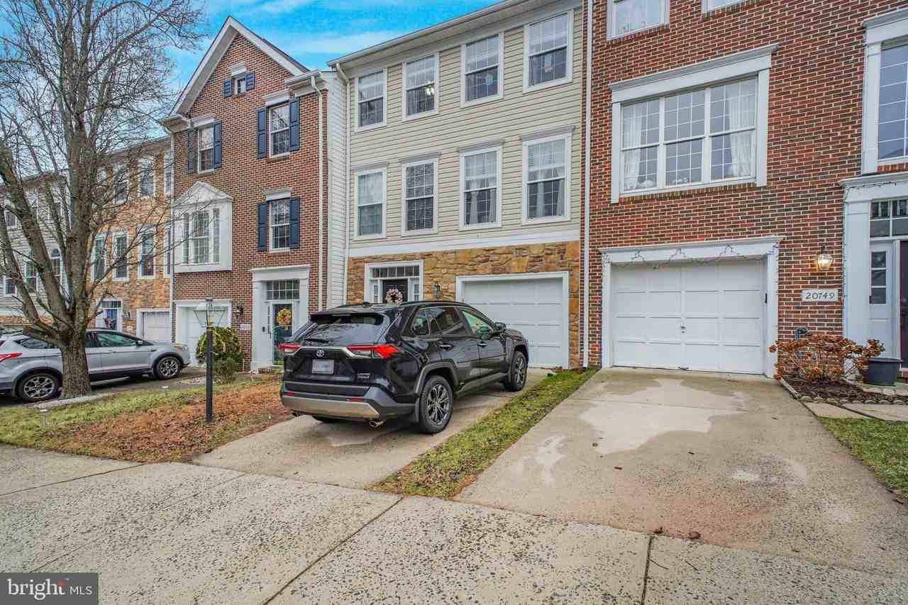 20751 Bridalveil Falls Ter - Photo 2 of 32