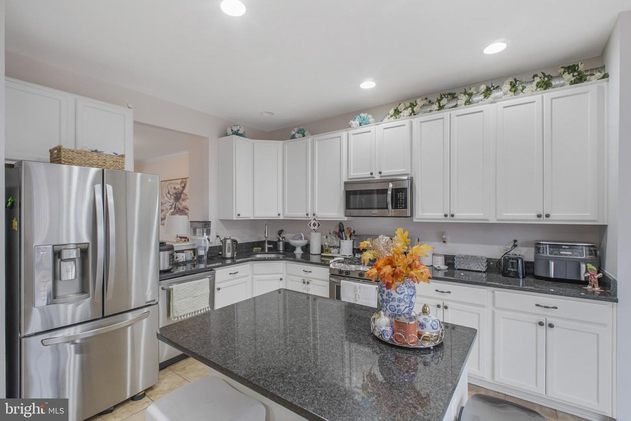 20751 Bridalveil Falls Ter - Photo 3 of 32