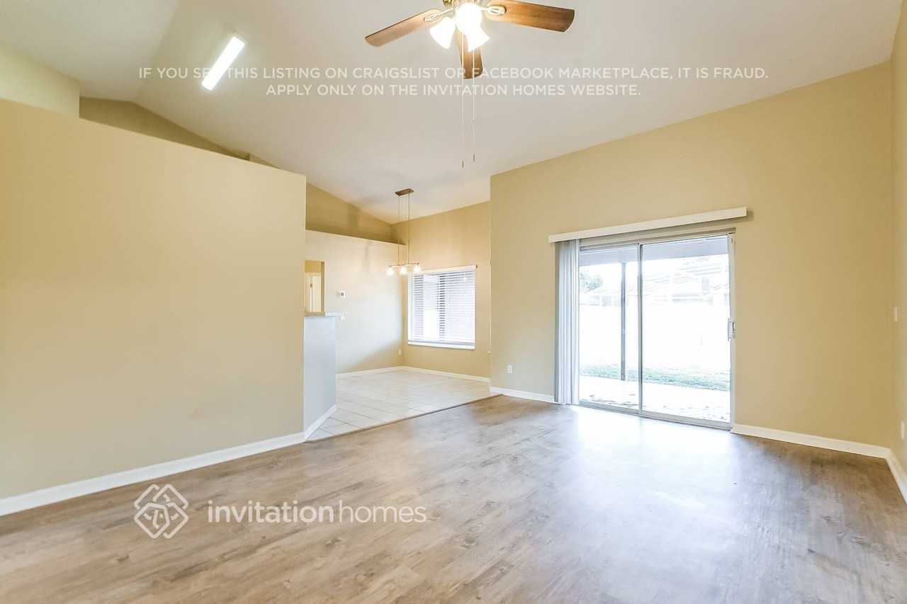 8523 Sunsprite Ct - Photo 3 of 17