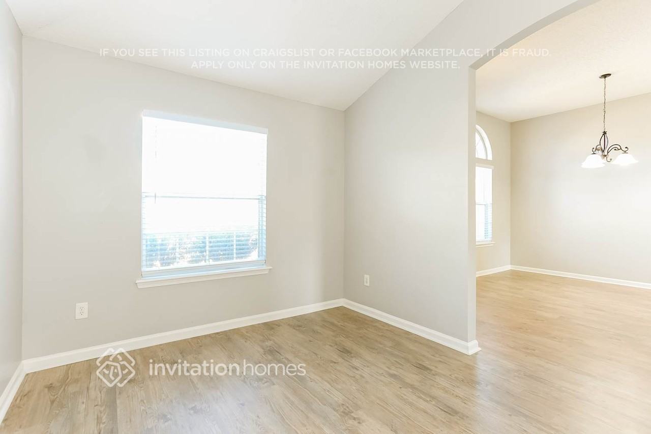 9220 Hawks Point Dr - Photo 3 of 17