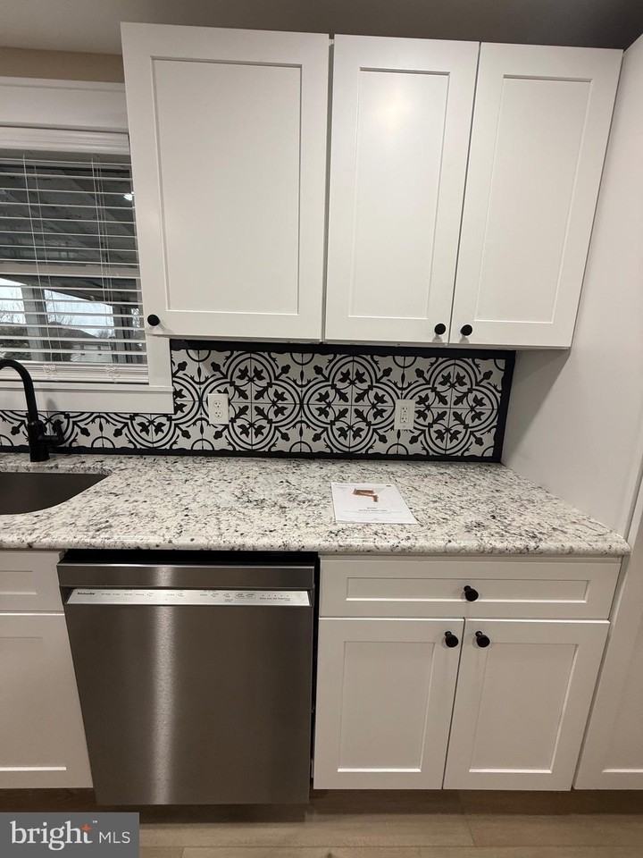 333 E Piccadilly St - Photo 5 of 31