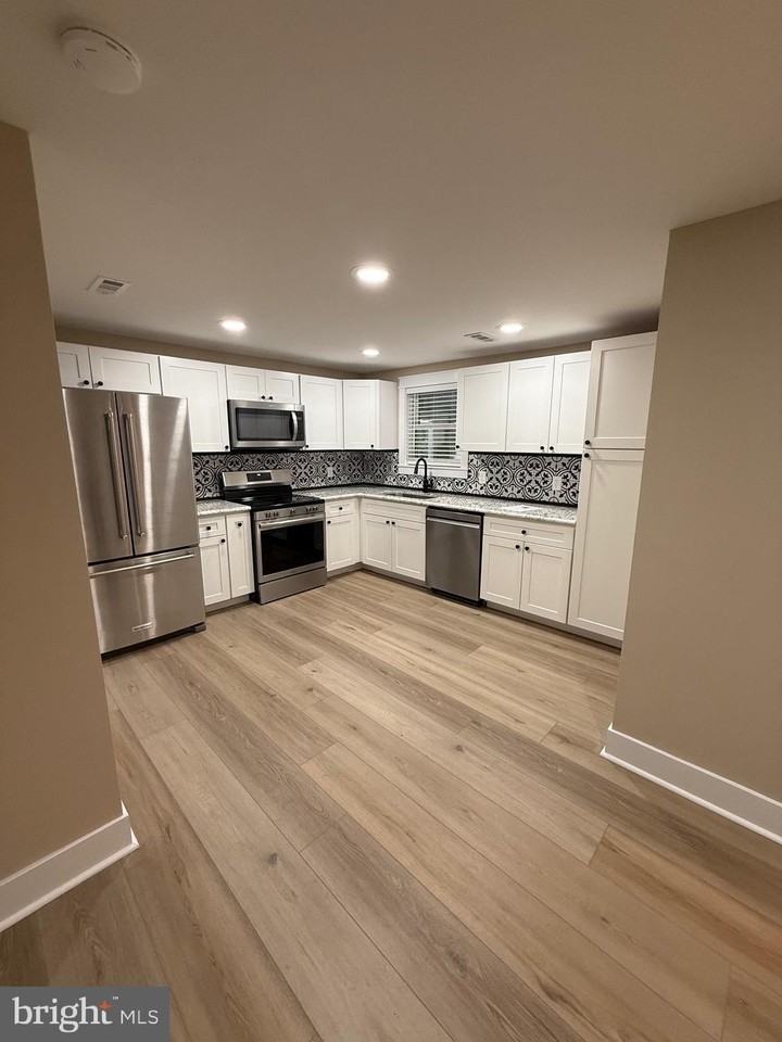 333 E Piccadilly St - Photo 6 of 31