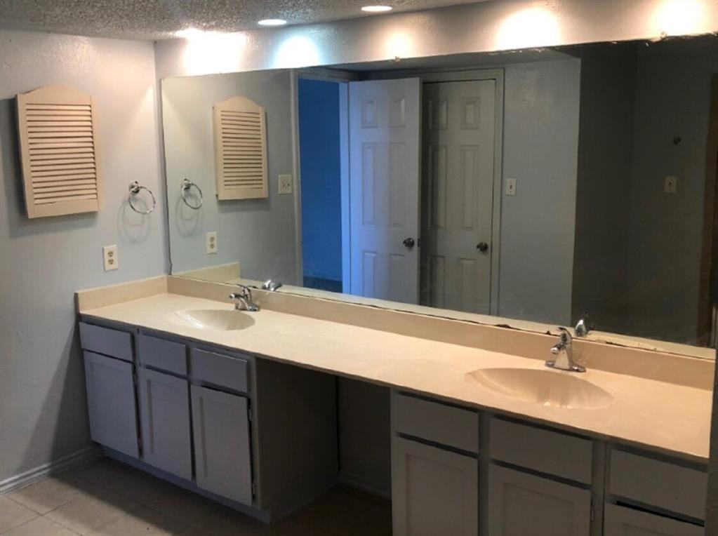 2205 Heritage Cir - Photo 4 of 11