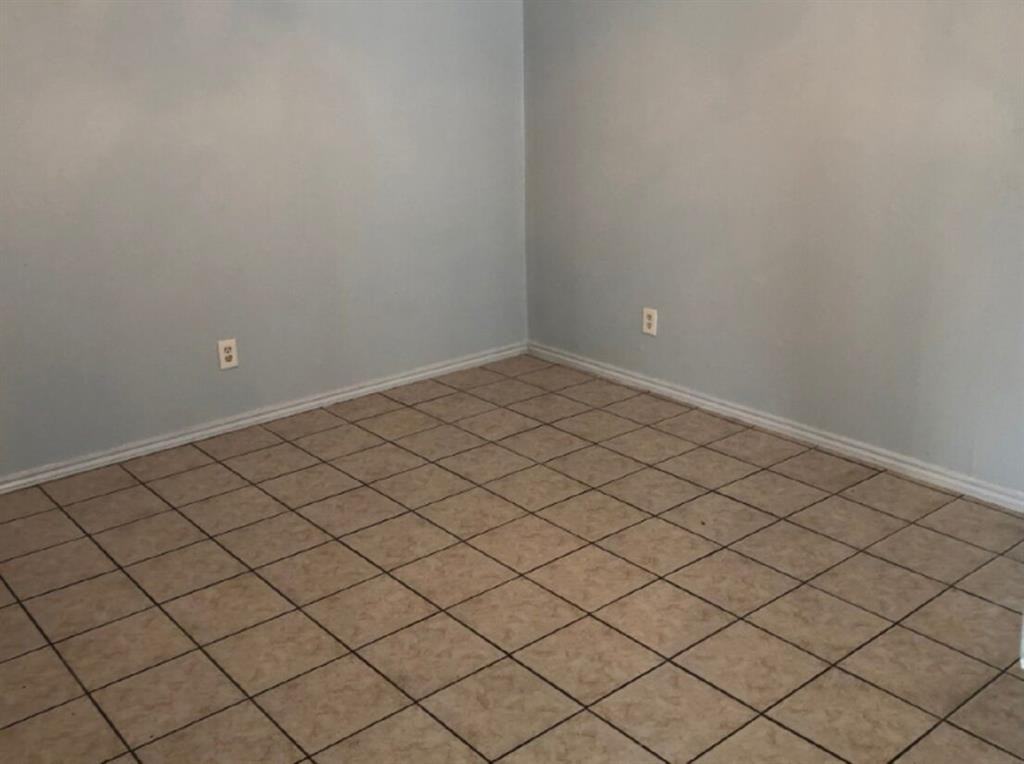 2205 Heritage Cir - Photo 6 of 11