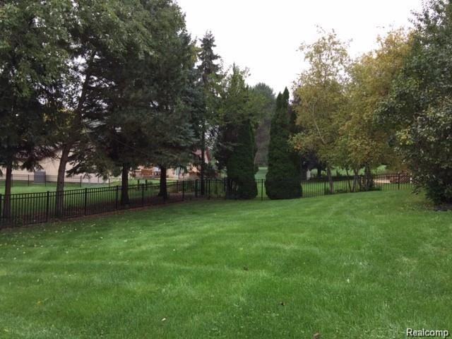 24635 Simmons Dr - Photo 2 of 29