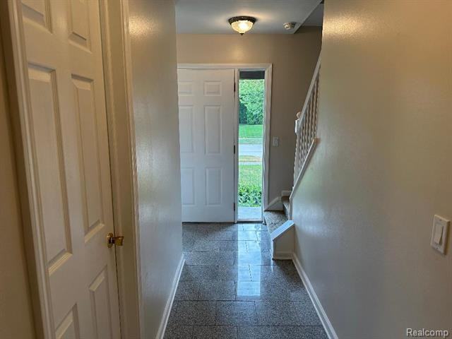 24635 Simmons Dr - Photo 4 of 29