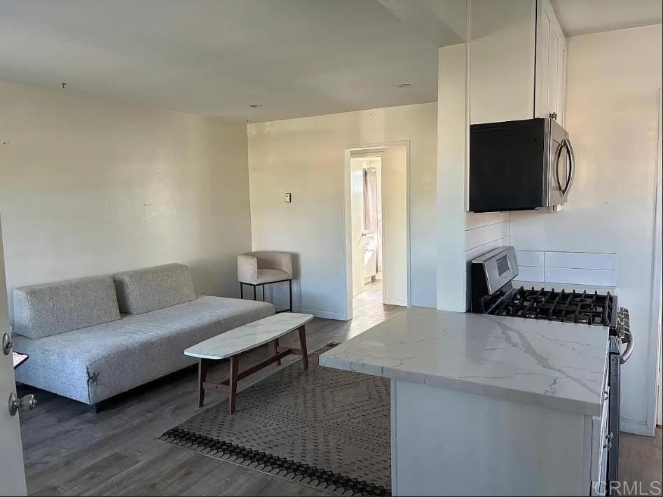 6145 Acorn St - Photo 4 of 7