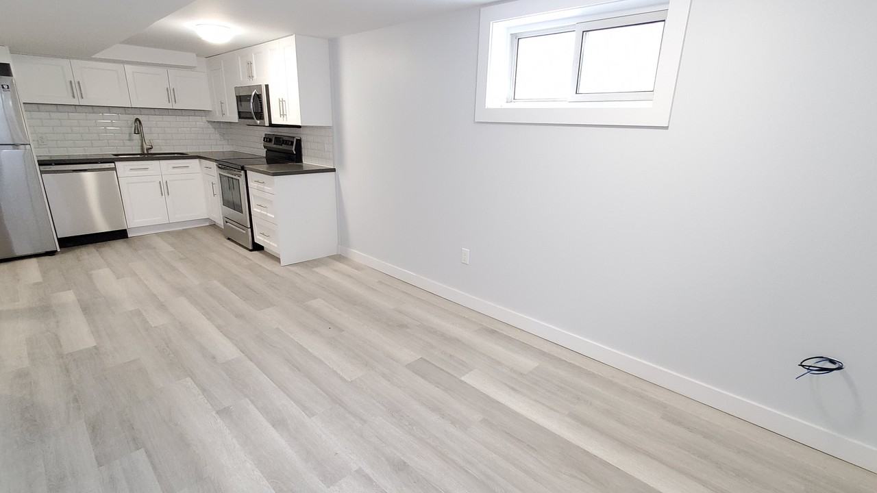 55 Sandra Street West #2 - Photo 3 of 10