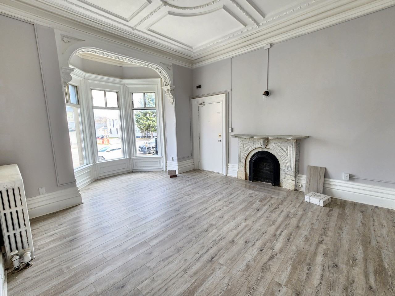 170 Simcoe Street South #7 - Photo 3 of 7