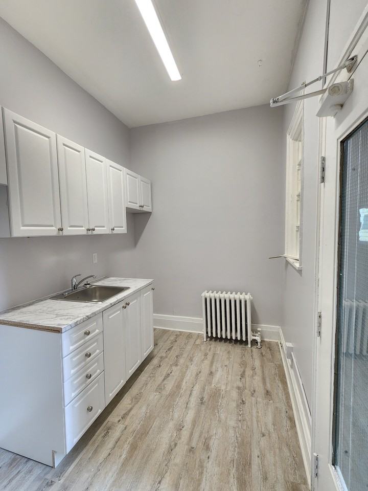 170 Simcoe Street South #7 - Photo 7 of 7