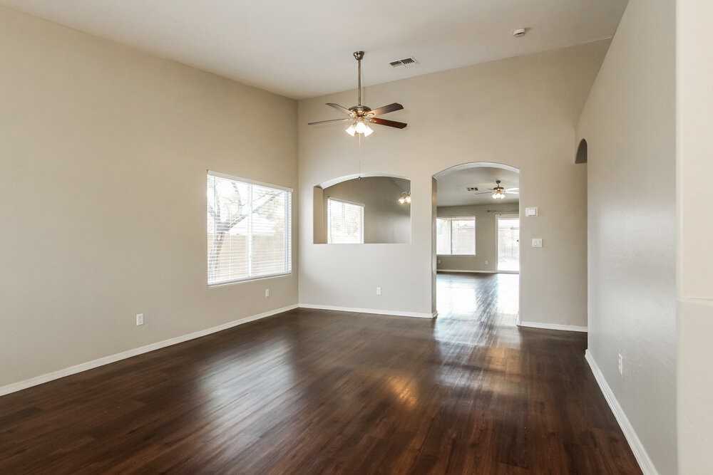 15109 W Adams St - Photo 3 of 16