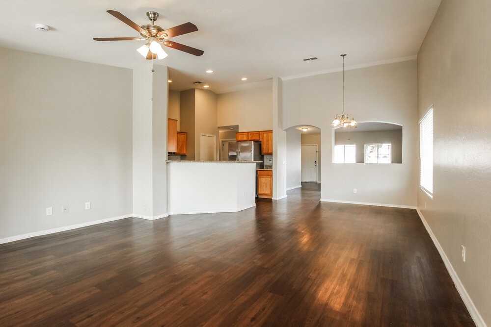 15109 W Adams St - Photo 5 of 16