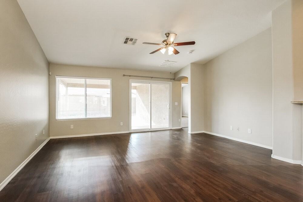 15109 W Adams St - Photo 7 of 16