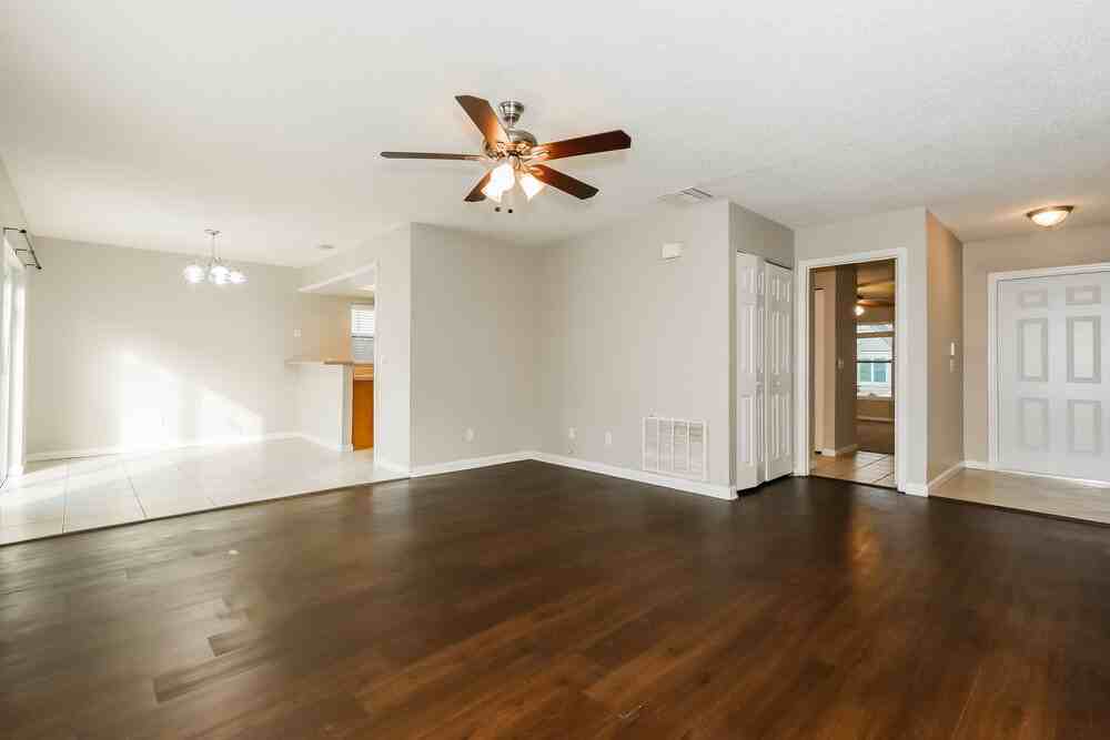 318 Regal Park Dr - Photo 3 of 16