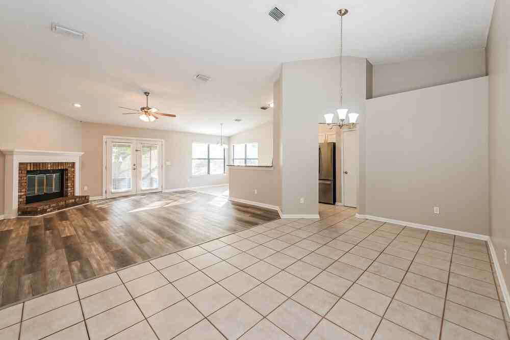 8026 Fleur De Lis Dr - Photo 4 of 16