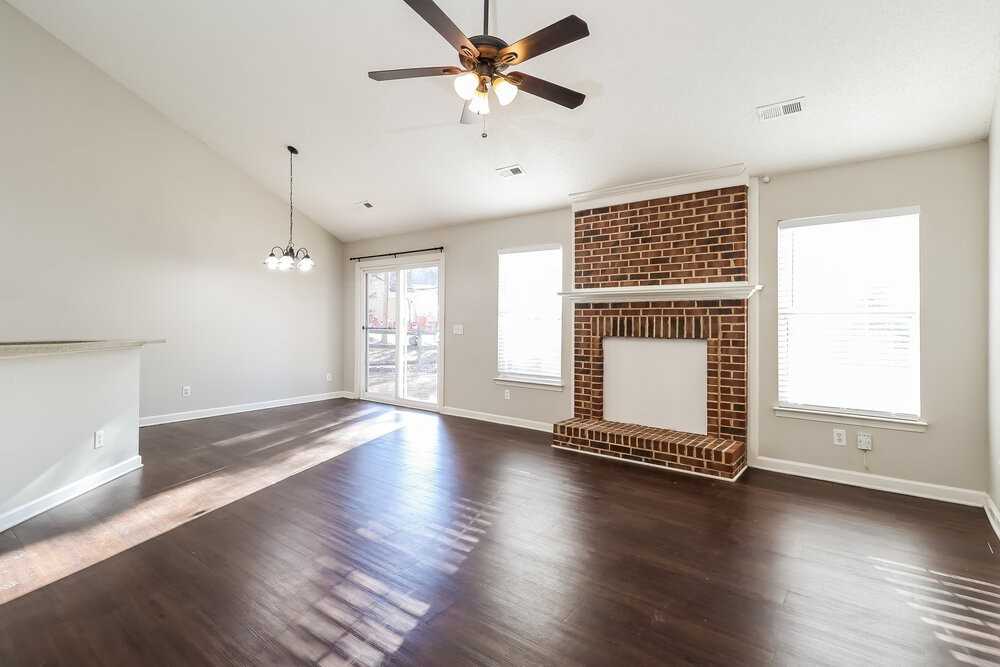 13113 Peacock Ln - Photo 4 of 16